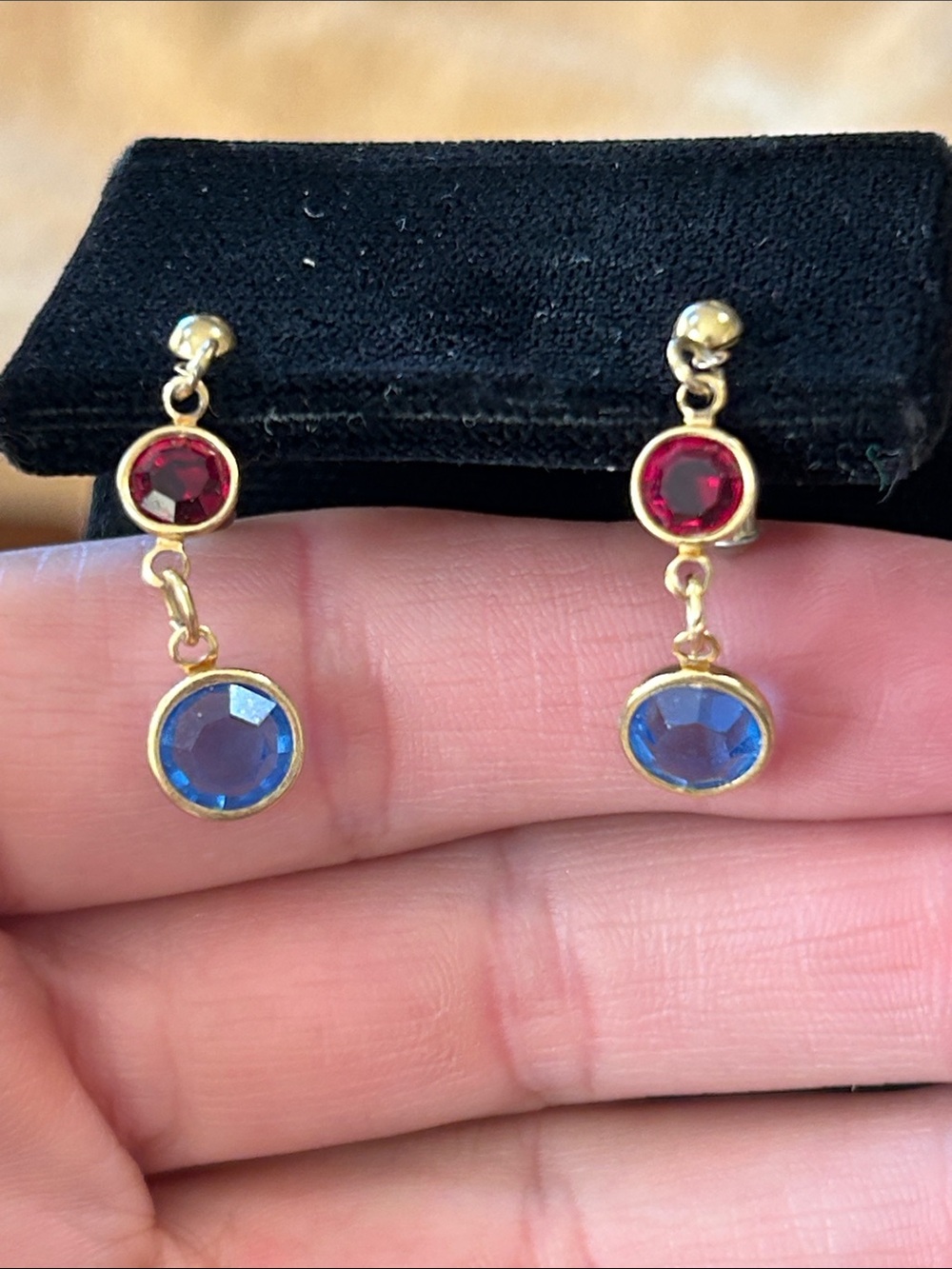 VINTAGE BELLAGIO BEZEL SET BLUE RED AUSTRIAN CRYSTAL GOLD TONE STUD EARRINGS